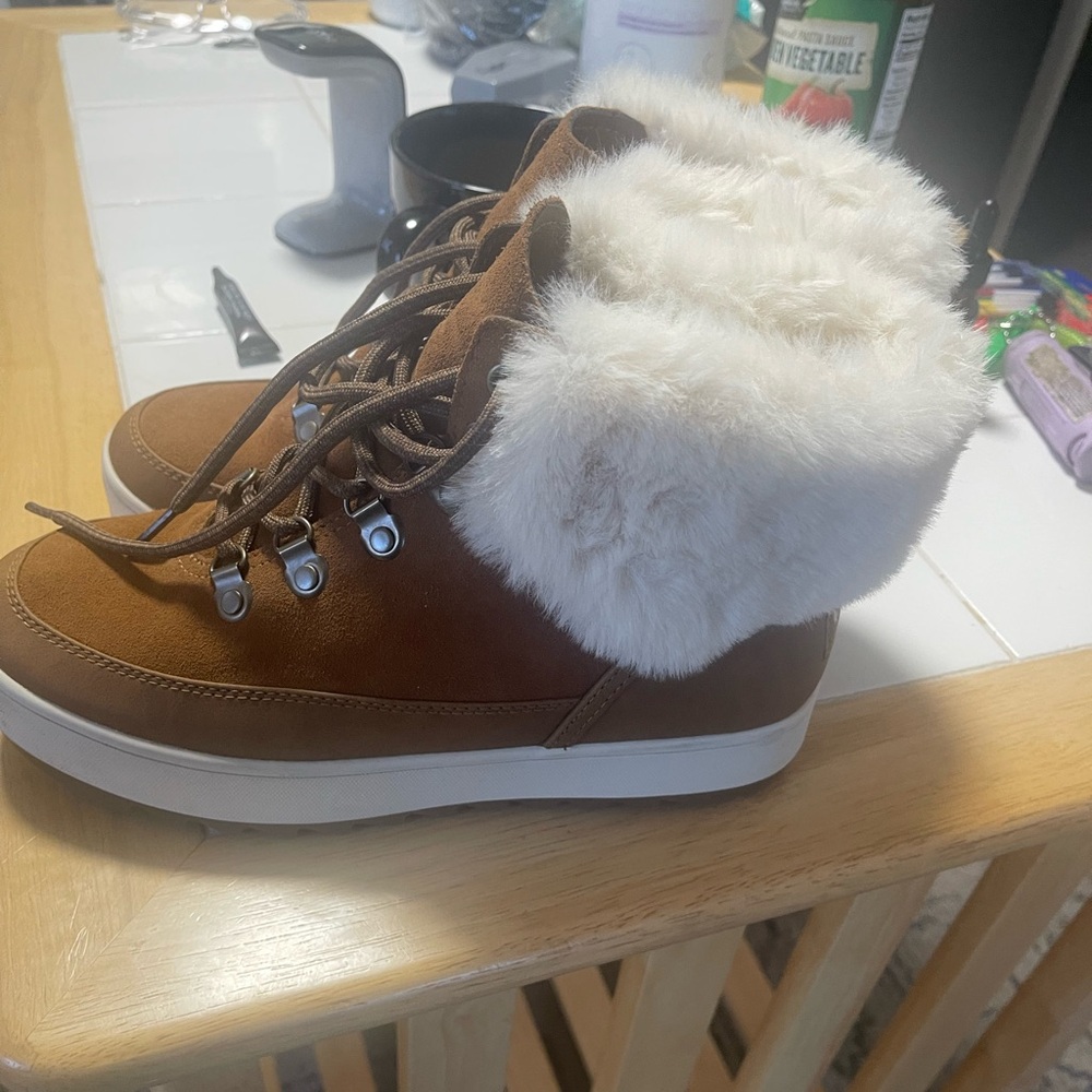 NWOT never worn pet free smoke free home Koolaburra snow boots.
